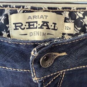 ARIAT R.E.A.L. Mid Rise Stretch Outseam Ella Skinny Jean in Celestial size 32 R!
